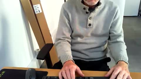 Snapshot of mucfag chatting on October 24, 9:28 am mucfag online show from October 24, 9:28 am