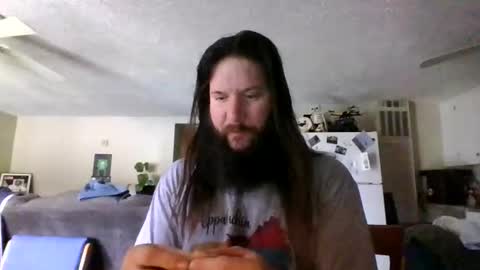 Snapshot of mudge chatting on January 1, 4:29 pm Mudge online show from January 1, 4:29 pm
