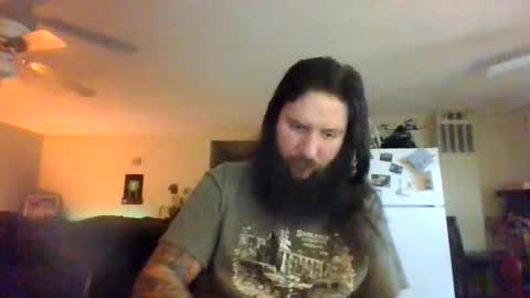 Snapshot of mudge chatting on January 18, 4:04 am Mudge online show from January 18, 4:04 am