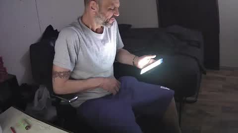 Muffdiver online show from March 22, 2:48 am