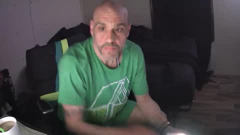 Muffdiver online show from March 30, 3:18 am