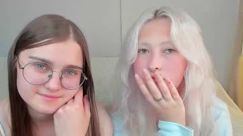 Mia online show from July 30, 12:04 pm
