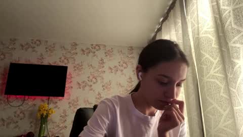 Tia online show from April 7, 6:14 am