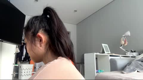 Snapshot of muiklecha chatting on February 2, 4:22 am Mia online show from February 2, 4:22 am