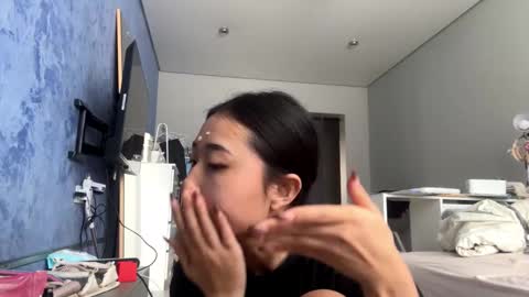 Snapshot of muiklecha chatting on February 5, 4:06 am Mia online show from February 5, 4:06 am