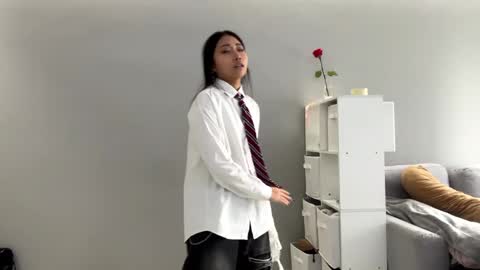 Mia online show from March 28, 6:13 am