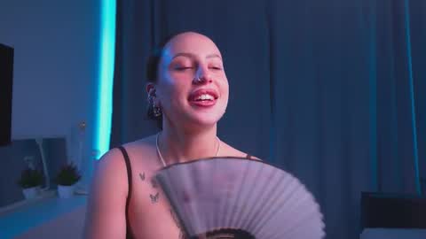 Snapshot of multifruiti chatting on September 14, 7:18 am Kira online show from September 14, 7:18 am