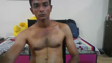 Snapshot of mumbaimonster8inch chatting on April 18, 7:40 pm rajesh engineer online show from April 18, 7:40 pm