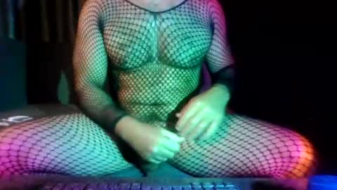 Snapshot of muscbttmbitch chatting on June 17, 6:53 pm muscbttmbitch online show from June 17, 6:53 pm