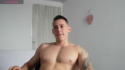 muscle_king_cum online show from April 16, 2:18 pm