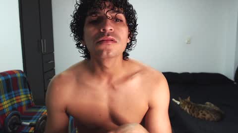 Snapshot of muscle_man1 chatting on February 6, 12:22 am Mike online show from February 6, 12:22 am