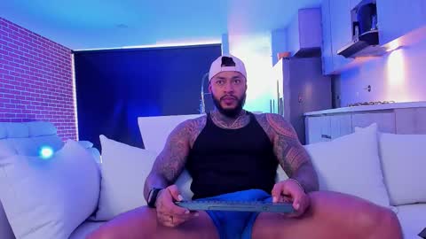 Snapshot of muscle_man19 chatting on September 21, 12:18 pm Nick online show from September 21, 12:18 pm