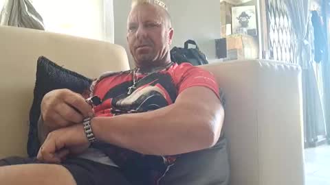 Snapshot of muscledaddy69s chatting on December 2, 11:04 am muscledaddy69s online show from December 2, 11:04 am