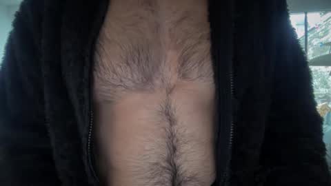 Snapshot of musclehair3 chatting on December 24, 8:44 am musclehair3 online show from December 24, 8:44 am
