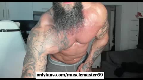 Musclemaster69 online show from May 14, 6:15 pm