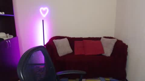 Snapshot of muse_kitty_jenia chatting on February 19, 5:05 am Jenya online show from February 19, 5:05 am