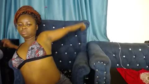 Snapshot of muse_melanin chatting on February 8, 1:42 am Milly online show from February 8, 1:42 am