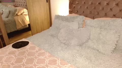 VALENTINA Luna  online show from March 6, 11:53 pm