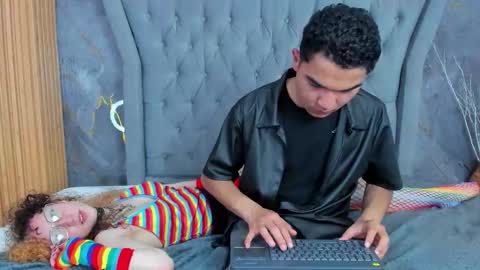 Snapshot of muss_shadw_couple chatting on March 26, 8:58 pm muss_shadw_couple online show from March 26, 8:58 pm