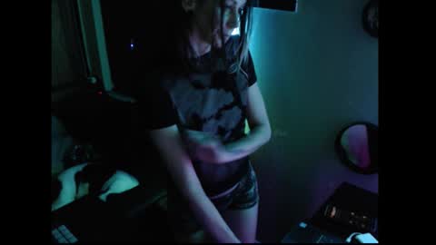 Snapshot of mvnt1s chatting on November 8, 9:09 am ghost mantis online show from November 8, 9:09 am