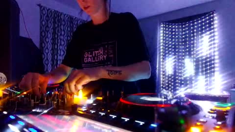 ghost mantis online show from May 1, 2:38 am