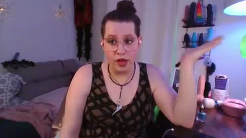 Snapshot of mxsissycharlotte chatting on June 17, 6:20 pm Mx Charlotte online show from June 17, 6:20 pm
