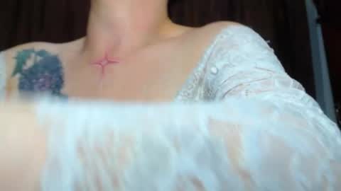     sara      i know you love me xoxox     online show from March 30, 7:09 am