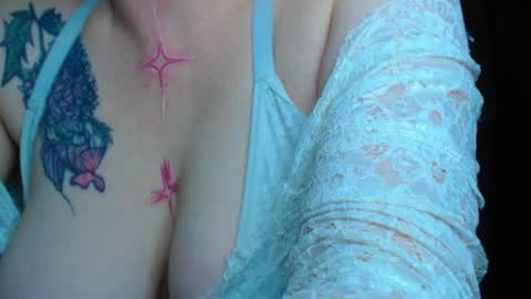     sara      i know you love me xoxox     online show from April 11, 8:07 am