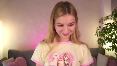 Polly online show from October 14, 3:13 pm