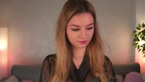 Polly online show from February 18, 1:18 pm