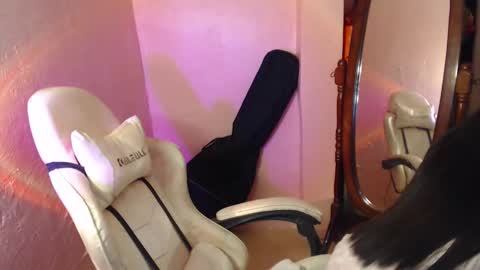 Its me Andi online show from October 4, 6:50 pm