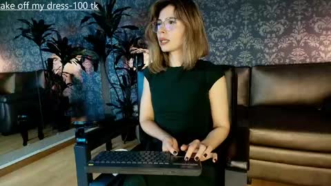 Snapshot of my_maite chatting on June 5, 1:50 pm Maite online show from June 5, 1:50 pm