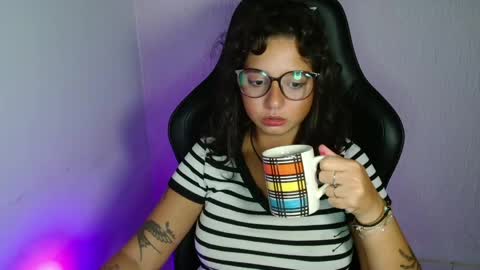 Snapshot of myamillor chatting on May 28, 9:12 pm myamillor online show from May 28, 9:12 pm