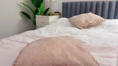 Mya-be Yours P online show from January 16, 9:08 pm