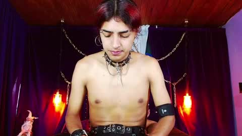 Snapshot of myatta_crow chatting on February 4, 10:13 pm Dante Crow online show from February 4, 10:13 pm