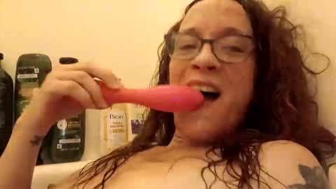 Snapshot of mybell8882 chatting on November 3, 3:57 pm Gypsy online show from November 3, 3:57 pm