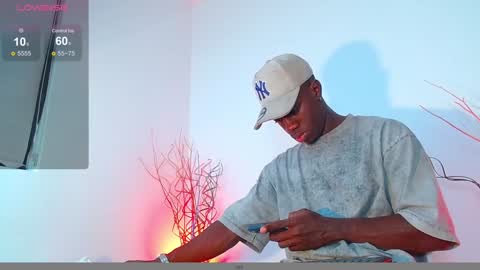 Mylo Wallace  online show from December 11, 4:31 pm