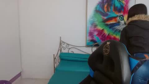 Snapshot of mylu_11 chatting on October 21, 8:42 pm Milu 3 online show from October 21, 8:42 pm