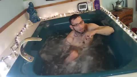 Snapshot of mymouththebest chatting on November 8, 7:08 am Jay sexxythikk Coonass online show from November 8, 7:08 am