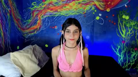 Snapshot of mynxii_petite chatting on January 11, 12:32 pm Mynxii online show from January 11, 12:32 pm