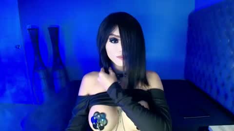 queen nicole online show from March 8, 4:12 am