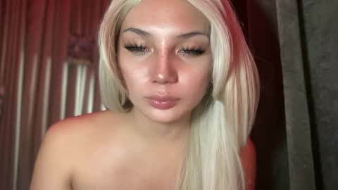 UR GIRL NEXTDOOR online show from May 1, 8:24 pm