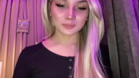 UR GIRL NEXTDOOR online show from May 2, 9:03 am