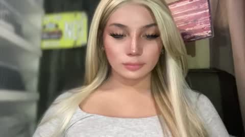 UR GIRL NEXTDOOR online show from May 4, 12:45 pm