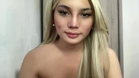 UR GIRL NEXTDOOR online show from May 13, 7:00 pm