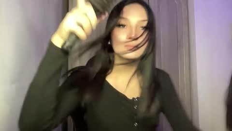UR GIRL NEXTDOOR online show from May 19, 10:10 am