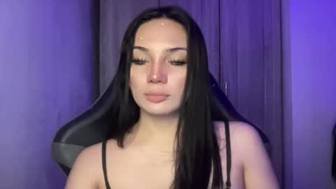 UR GIRL NEXTDOOR online show from May 20, 8:04 pm