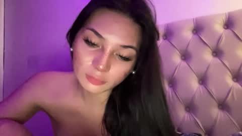 UR GIRL NEXTDOOR online show from May 29, 2:31 am