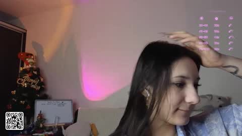 Mia online show from December 21, 5:31 pm