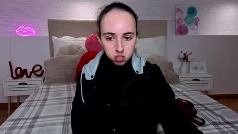 Snapshot of mystic_butterflyy_ chatting on April 15, 7:37 am mystic_butterflyy_ online show from April 15, 7:37 am